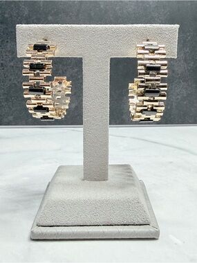 🚨3 for $15🚨 Gold Tone Hoop Earrings with Black Accents